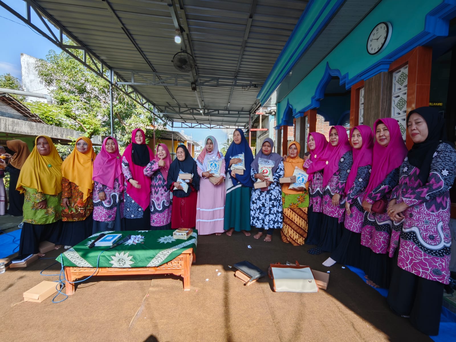Pimpinan Ranting Aisyiyah Sumuragung 1 Bagikan 111 Santunan di Acara Pra Milad Aisyiyah ke-111